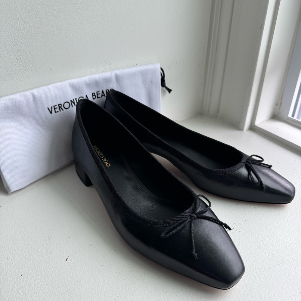Never Worn VERONICA BEARD Cecelia Leather
Block-Heel Ballerina Pumps
